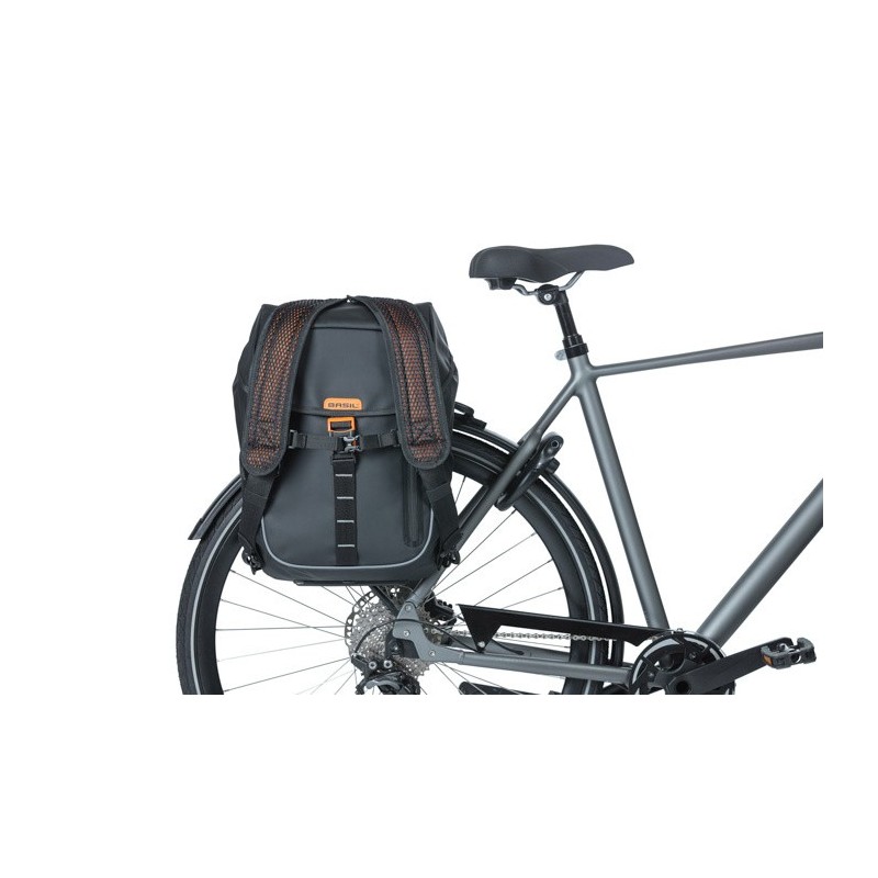 Basil Miles Tarpaulin - bicycle daypack - 17 liter - sort/orange